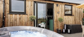 Willows Rest - 1 Bed Shepherd's Hut - Pentlepoir