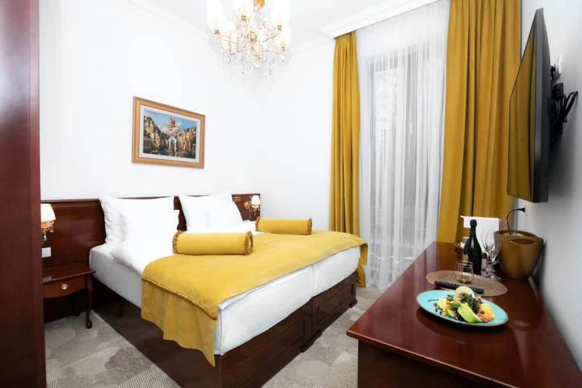 Premium kamer, 1 twee- of 2 eenpersoonsbedden | Luxe beddengoed, pillowtop-bedden, een minibar, een kluis op de kamer