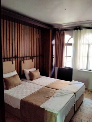 1 bedroom, Egyptian cotton sheets, premium bedding, Tempur-Pedic beds