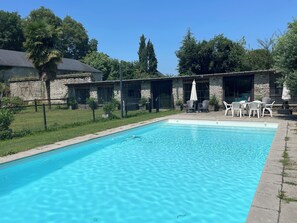 A heated pool - Chateau pool house, 1.5 hectares of garden, perfect for families (Assat)