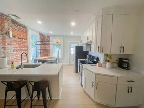 Private kitchen - Blocks from Beach / 1 Block from Historic DT (Cape Charles)