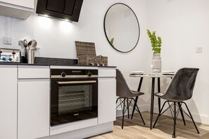 Kühlschrank, Ofen, Herdplatte, Geschirrspüler