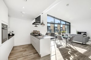 Fridge, oven, dishwasher, toaster - Lacon House 2-Bedroom Penthouse (Cambridge)
