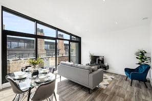 TV - Lacon House 2-Bedroom Penthouse (Cambridge)