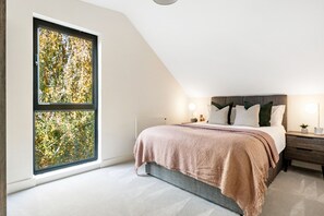 2 bedrooms, iron/ironing board, free WiFi