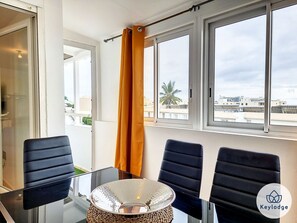 Dining - T2 – Louise - 50 m² - Close to Saint-Denis centre (Saint Denis)