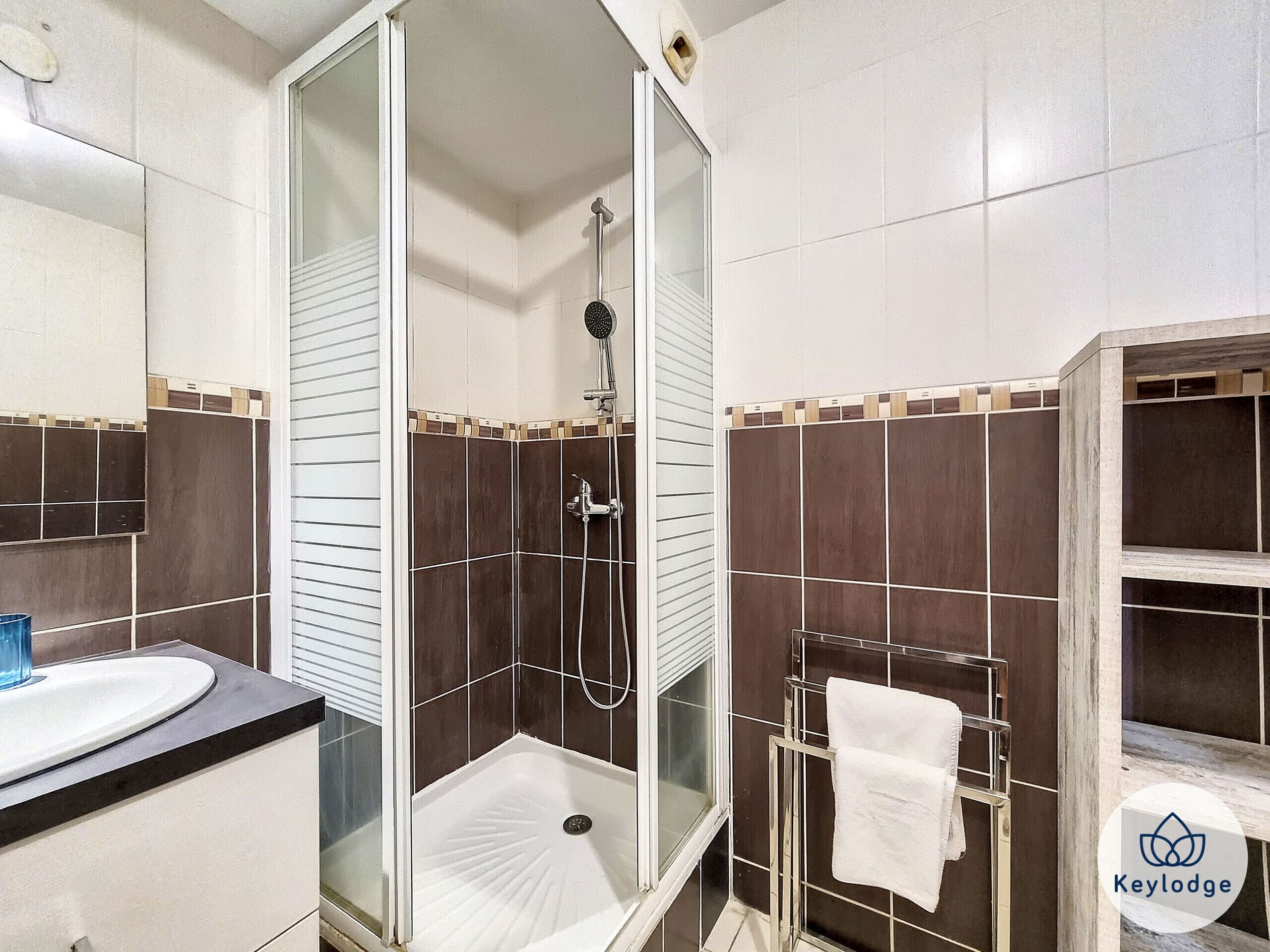 Dutxa, assecador de cabells i tovalloles 