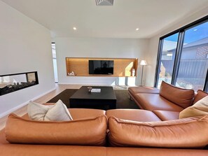 TV, fireplace