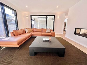 Télévision, cheminée