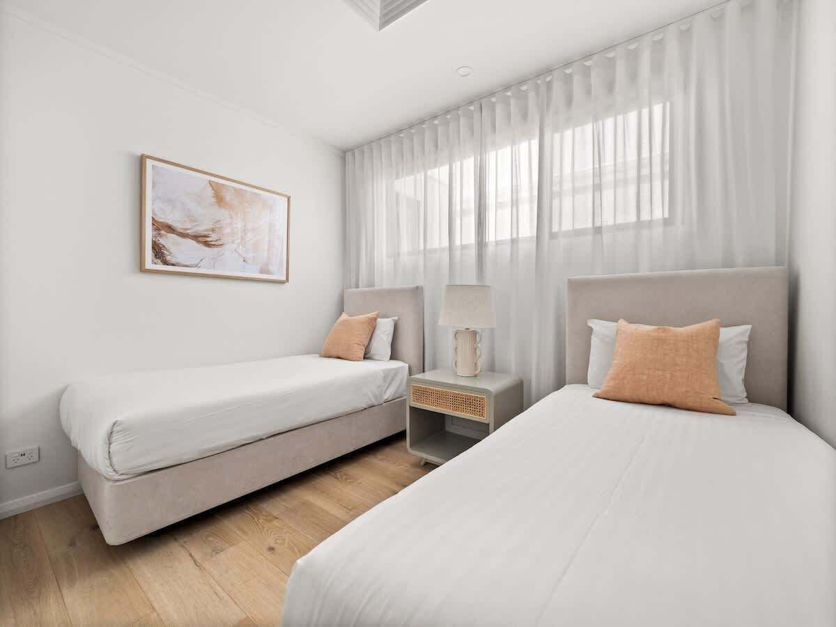 4 bedrooms, iron/ironing board, WiFi (free), bed sheets