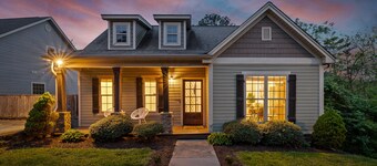 Stylish & Comfy ~ 5★ Location ~ Game Room ~ Decks!