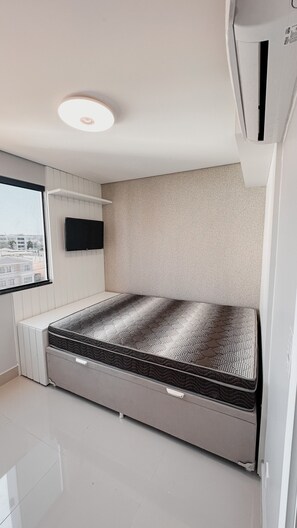 2 عدّة غرف نوم ومكواة/لوح كي وواي فاي وملاءات أسرّة