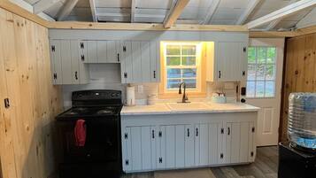 雪櫃、微波爐、焗爐、爐具