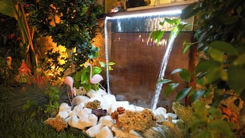 Cascada en la piscina