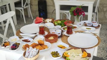Desayuno típico de la región gratuito y diario