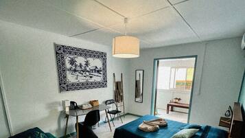 Superior Triple Room | Desk, laptop workspace, blackout curtains, soundproofing