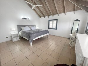 3 bedrooms, iron/ironing board, free WiFi, bed sheets - Charleston Beach House, Barbados. Ocean View, Private Access To Beach (Bridgetown)