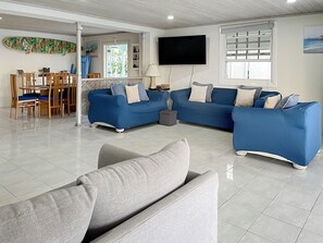 Smart TV - Charleston Beach House, Barbados. Ocean View, Private Access To Beach (Bridgetown)