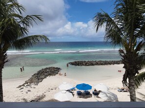 On the beach - Charleston Beach House, Barbados. Ocean View, Private Access To Beach (Bridgetown)