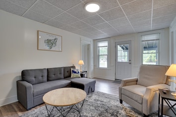 Kirkville Vacation Rental | 2BR | 1BA | 1,000 Sq Ft | Access Only By Stairs