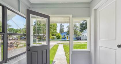 6 Mi to Downtown Orlando: Quiet Home w/ Sunroom