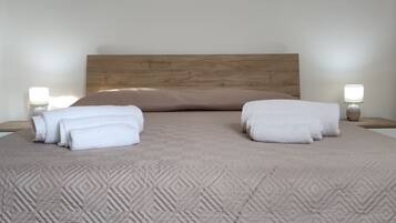 2 bedrooms, iron/ironing board, bed sheets