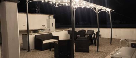 تناول الطعام بالخارج