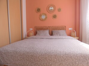 2 slaapkamers, een strijkplank/strijkijzer, wifi, beddengoed