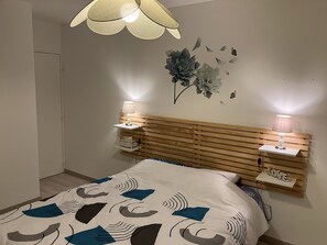 2 slaapkamers, een strijkplank/strijkijzer, wifi, beddengoed