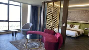 Executive-Suite, 1 King-Bett | Minibar, Schreibtisch, laptopgeeigneter Arbeitsplatz