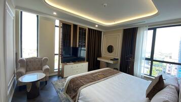 Premium-Doppelzimmer, 1 King-Bett | Minibar, Schreibtisch, laptopgeeigneter Arbeitsplatz