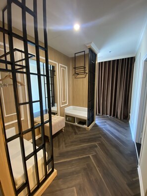 Minibar, desk, laptop workspace, blackout curtains - Riverside Hotel Ha Nam (Phu Ly)