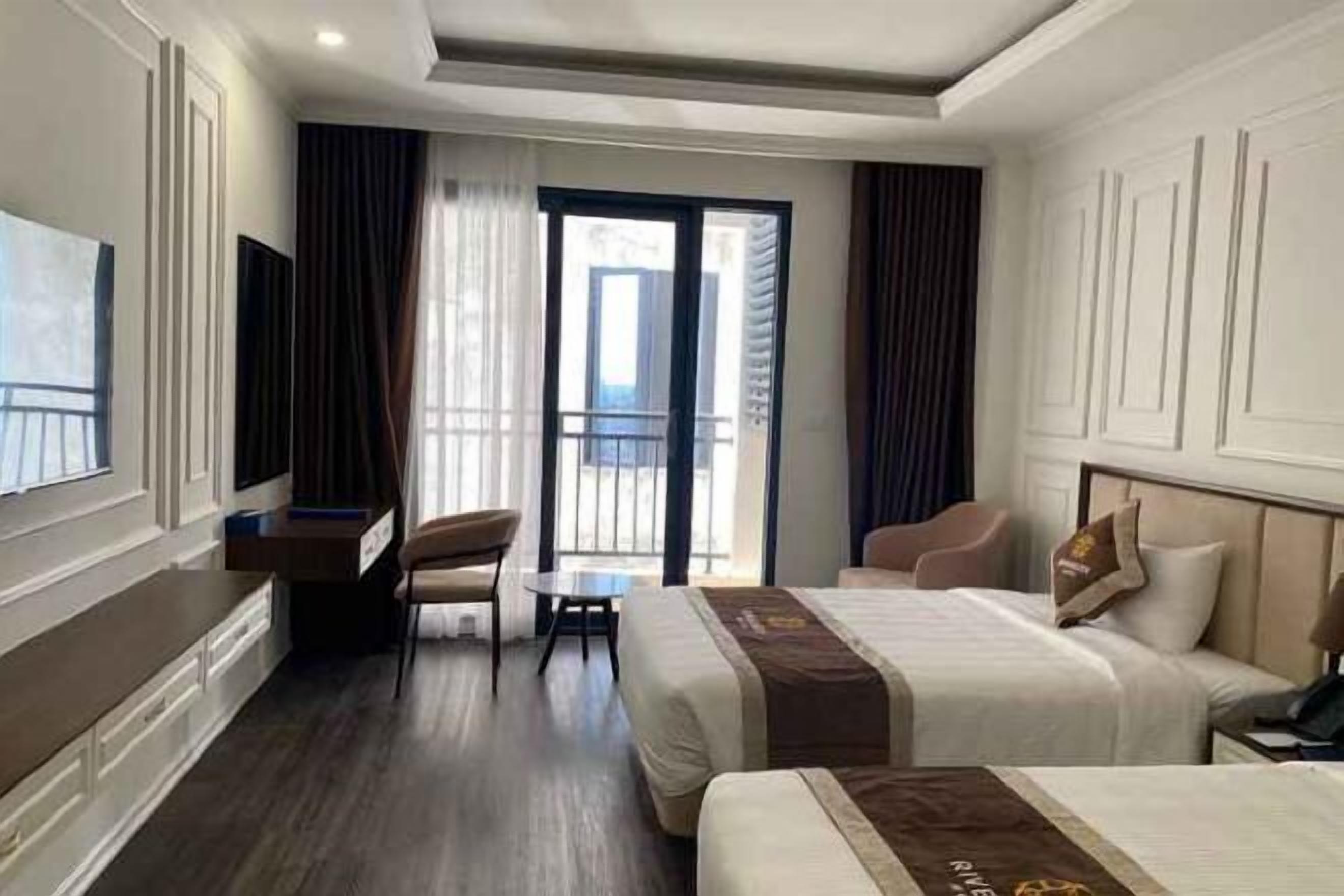 Minibar, desk, laptop workspace, blackout drapes