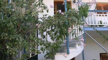 Apartment, 2 Bedrooms, Smoking, Balcony | Property grounds