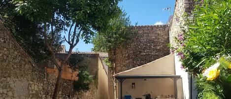 Enceinte de lâhĂ©bergement