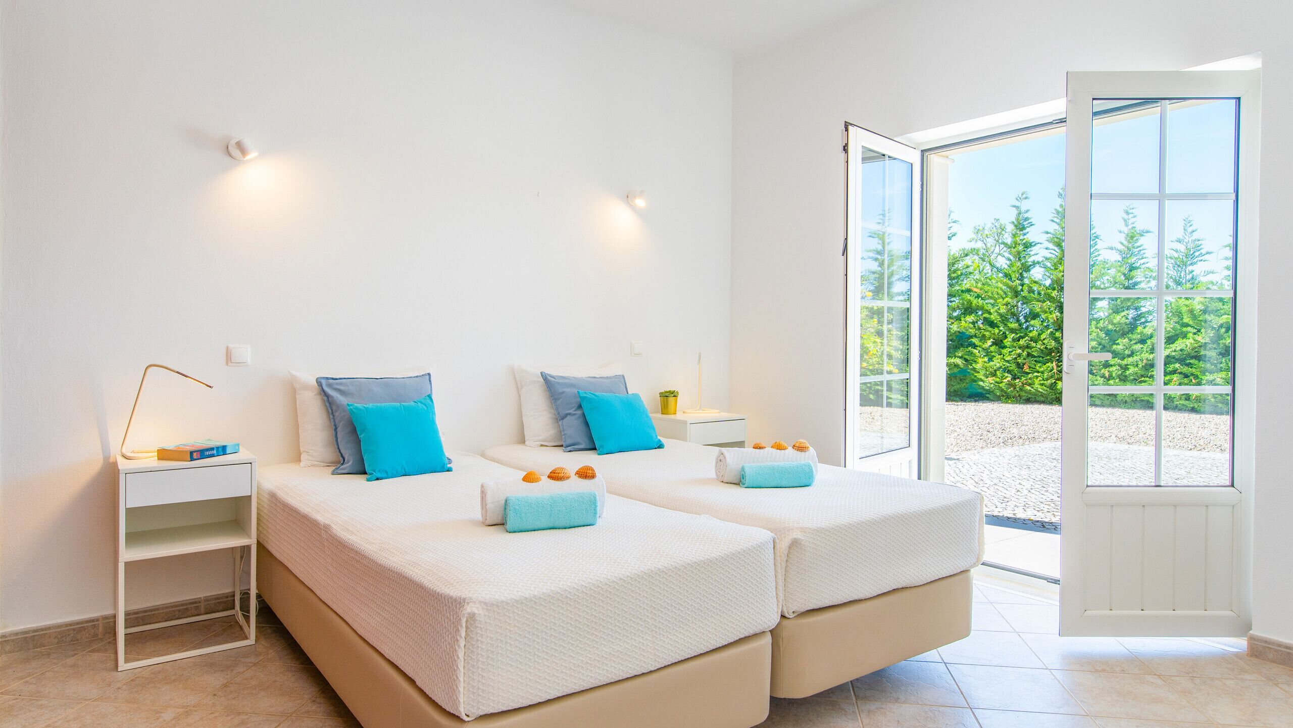 4 slaapkamers, een strijkplank/strijkijzer, gratis wifi, beddengoed