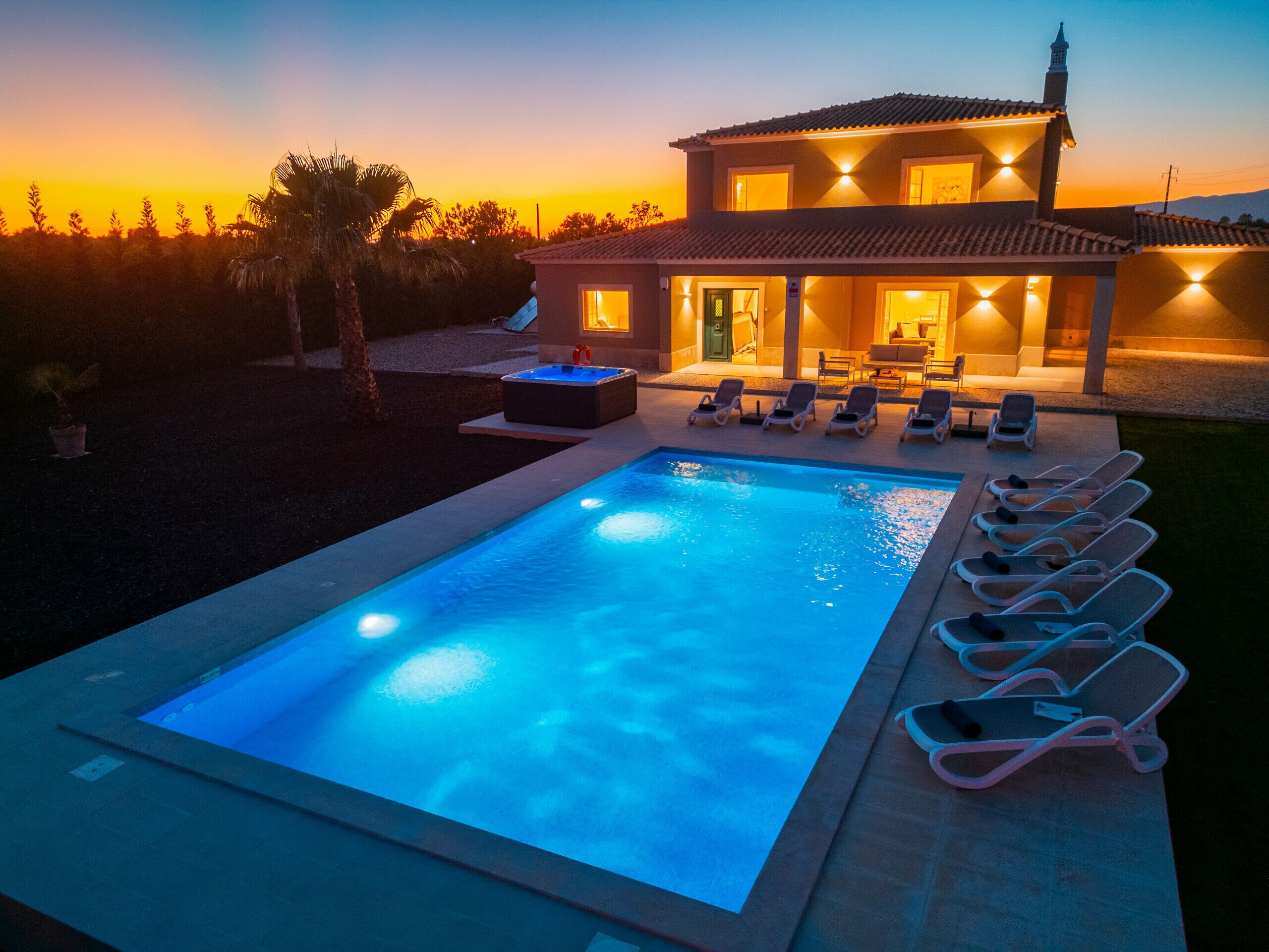 Een verwarmd zwembad