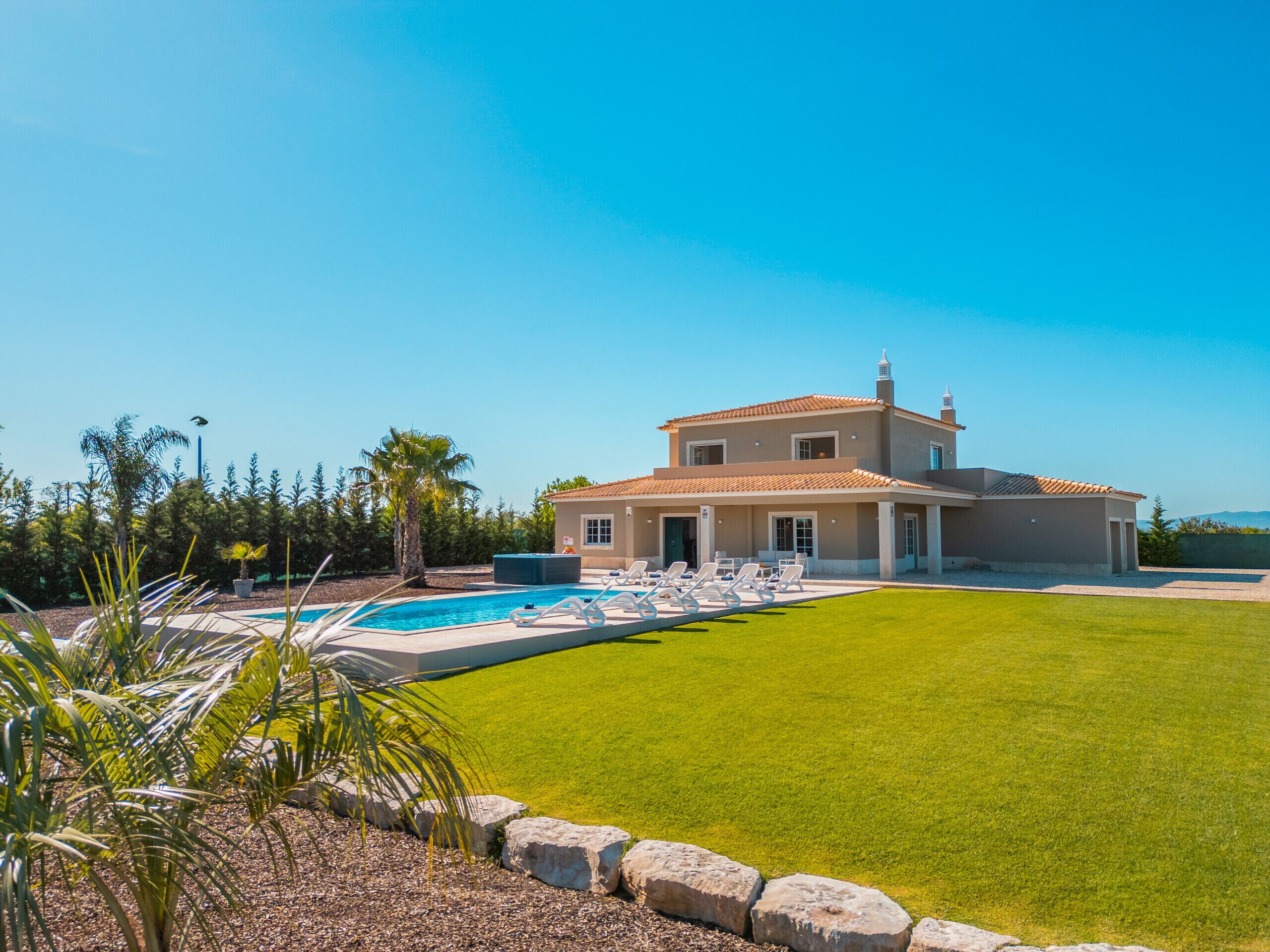 Een verwarmd zwembad