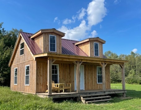Exterior. Kermit’s Cabin in Finger Lakes Region