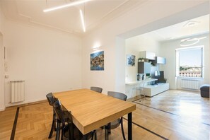 Dining - Colosseo Modern apartment (Rome)