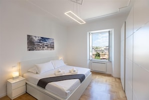 2 bedrooms, iron/ironing board, Internet, bed sheets - Colosseo Modern apartment (Rome)