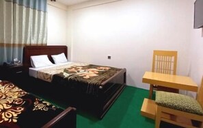 Chambre Double Deluxe | 1 chambre, chambres insonorisées, fer et planche à repasser