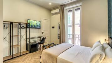Executive Quadruple Room | Soundproofing, free WiFi
