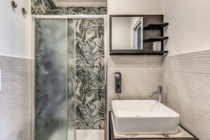 Executive Quadruple Room | Soundproofing, free WiFi - Gravina8 (Naples)
