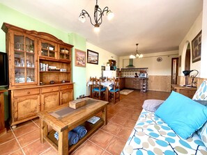 Living area - Quiet apartment with stunning mountain, river and sea views (Frigiliana)