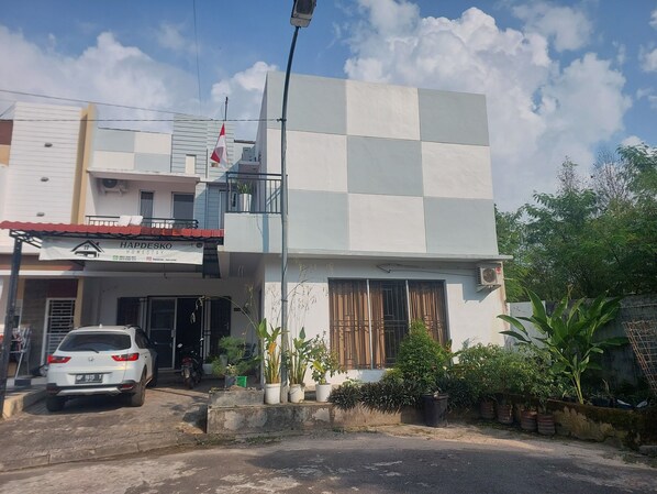 Front of property - Hapdesko Homestay (Batam)