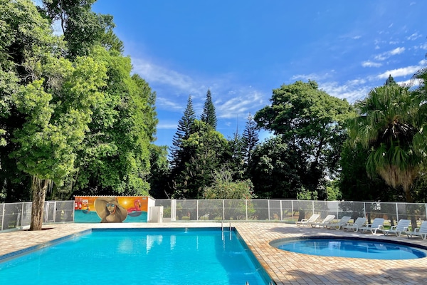 Kolam renang outdoor