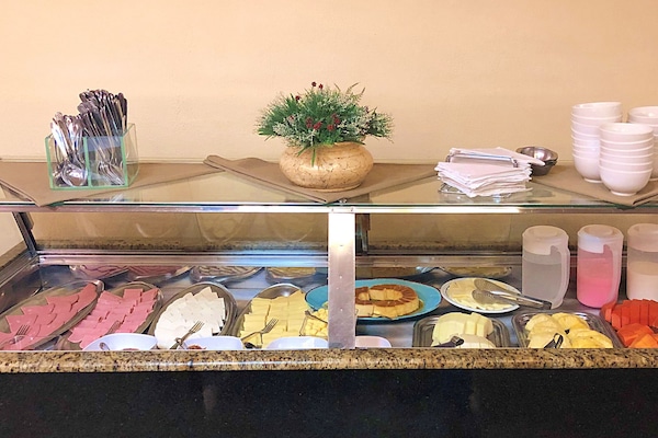 Sudah termasuk sarapan prasmanan setiap hari