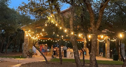 Honeymooners Delight, Private Hot tub/FirePit,Pool