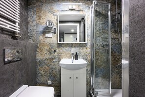Basic Apartment | Bathroom